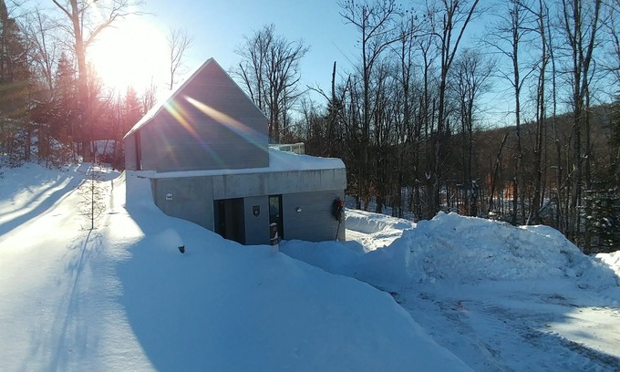 Lac Superieur Village Ski Chalet | Spahaus with hot tub and Steam shower room, resort accessnCITQ 291793