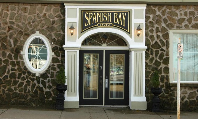Sydney Cabin | Spanish Bay Inn, CANADA