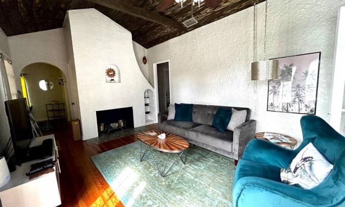 Kingston House | Spanish Beach Bungalow