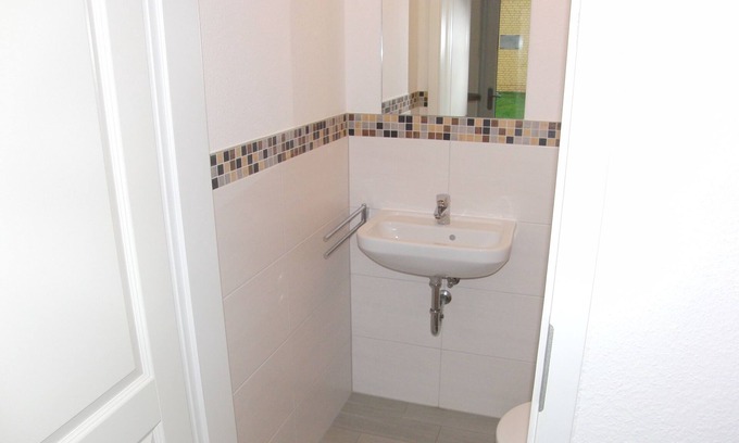 Kaschow Apartment | 'Spantekow Castle': Apartment for up to 3 guests (with extra bed) & pets