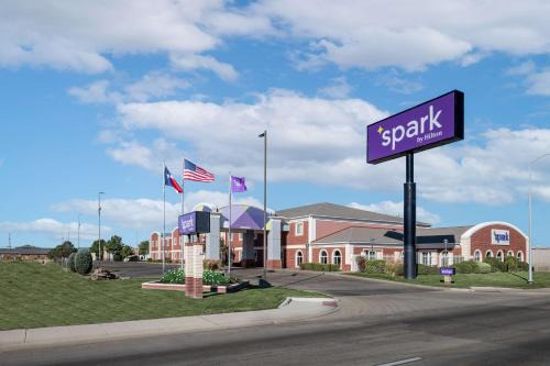 Dumas Hotel | Spark by Hilton Dumas