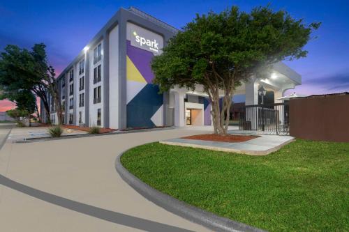 Grand Prairie Hotel | Spark By Hilton Grand Prairie