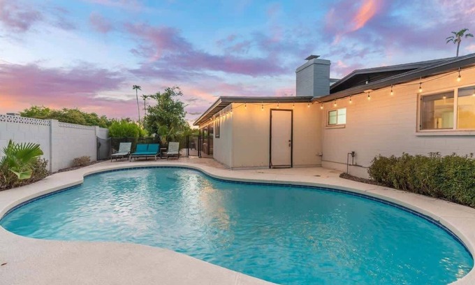 Mesa House | Sparkling Pool | 4 Bedroom | Grill |Great Location