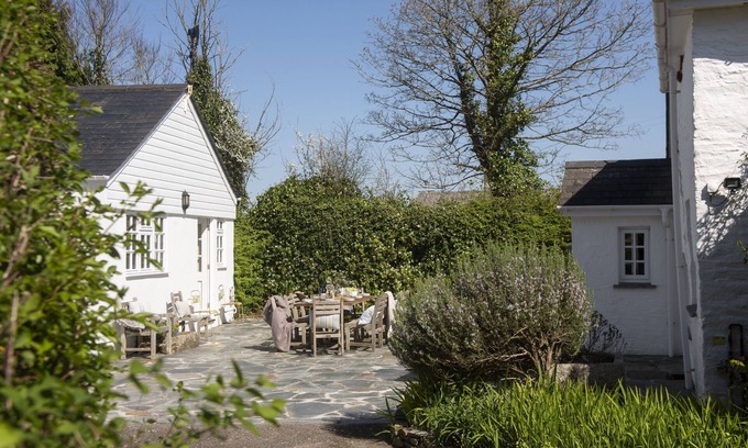 Rock Cottage | Sparnal Stitch and Annexe nestled in the trees, just moments from sandy beaches
