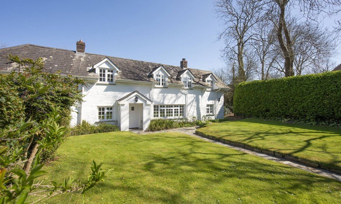 Rock Cottage | Sparnal Stitch nestled within the trees, just moments from sandy beaches