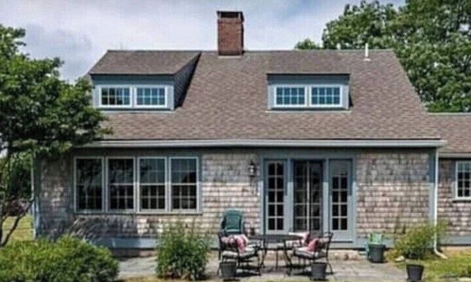 Little Compton House | SPECIAL OFFER 250/night 6/18 - 27. 300 cleaning 5+ nights, 200 1 - 4 nights.