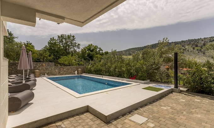 Srinjine Villa | SPECIAL OFFER! Luxury and modern Villa with a private Pool, sauna, near Split
