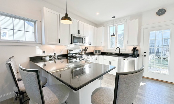 Arundel Cottage | Spectacular 3 Bdrm Cottage in Private Resort