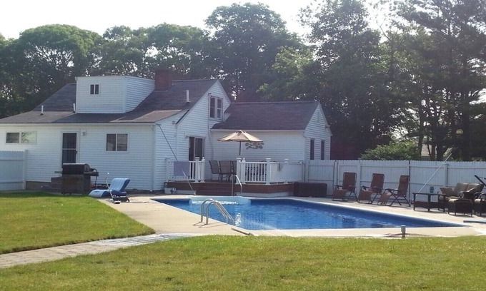 Hyannis House | Spectacular 4 Bed House with Pool, Play Ground, Basketball court. Super location