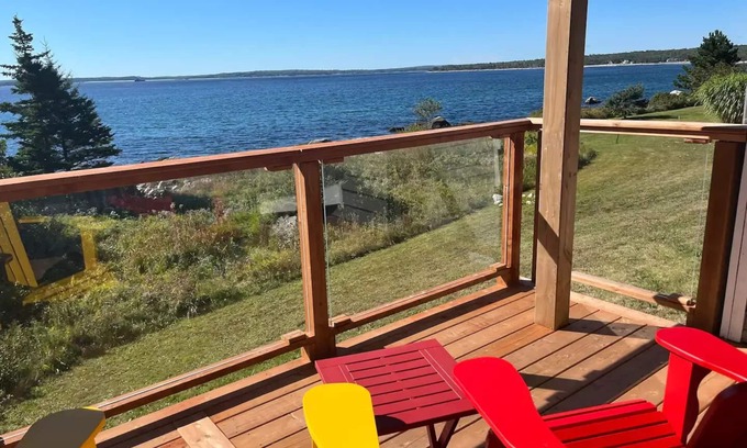 Summerville Centre Apartment | Spectacular Oceanfront 1 Bdrm Unit in Summerville