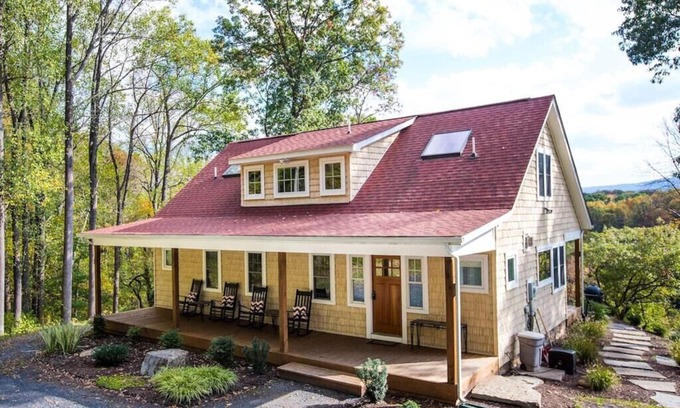 Front Royal Cottage | Spectacular Cottage with Shenandoah River Views