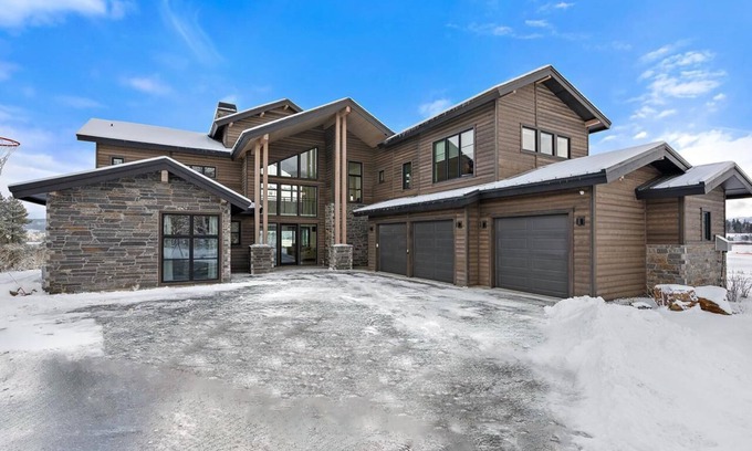 Tamarack House | Spectacular Estate Home with Hot Tub and Sauna
