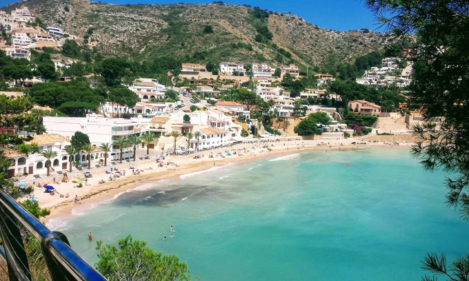 El Portet Apartment | Spectacular Frontline Apt Sea Views 2mins Walk to Beach/5mins to Moraira