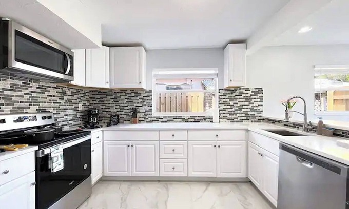 Port Tampa City House | Spectacular house near the beach 4BD/2BAn