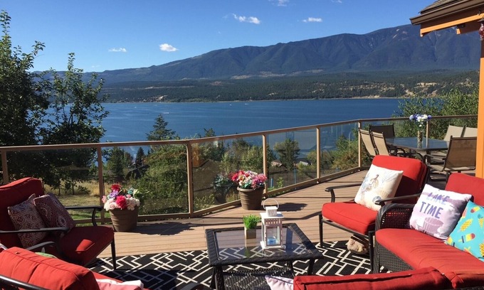 East Kootenay House | Spectacular Lake View Home, Private Hot Tub, 7 Bdrm, 5 Bath