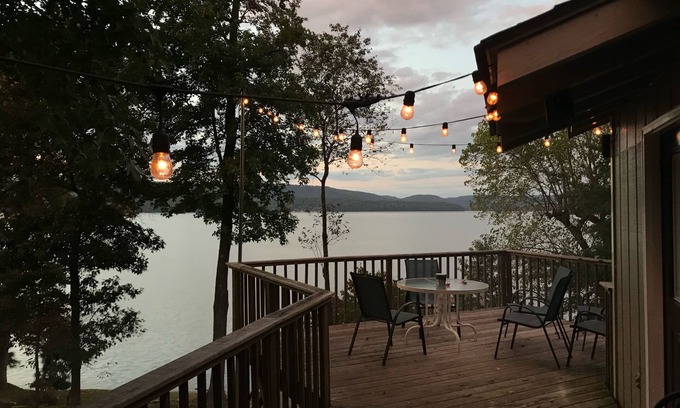 Langston House | Spectacular Lake Views, Bright & Cozy Interior, Great Fishing