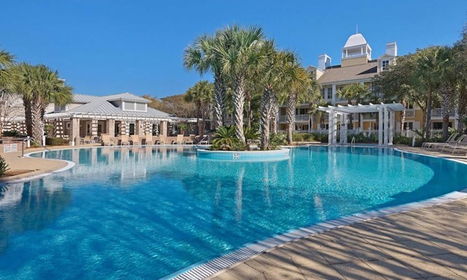 Sandestin Condo | Spectacular Market Street Inn Condo at Baytowne Wharf Village with Golf Cart!