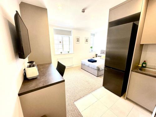 West Hendon Apartment | Spectacular Modern, Private Apartment,15 Mins To Central London