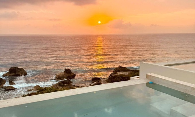 Salina Grande House | Spectacular Ocean Front Townhouse 6 Beadrooms Kitchen Dining Room Tv Room Pool