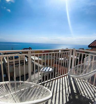 Laigueglia House | Spectacular sea view - 3 minutes walk from the sea
