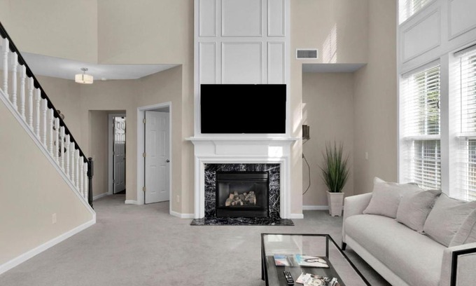 Provincetowne House | Spectacular Singe-Family Home with Pool & Amenities