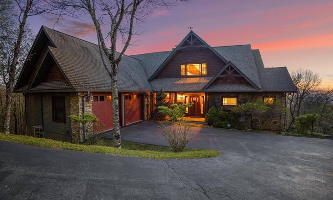 Beech Mountain House | Spectacular Spacious Home Atop Beech Mountain