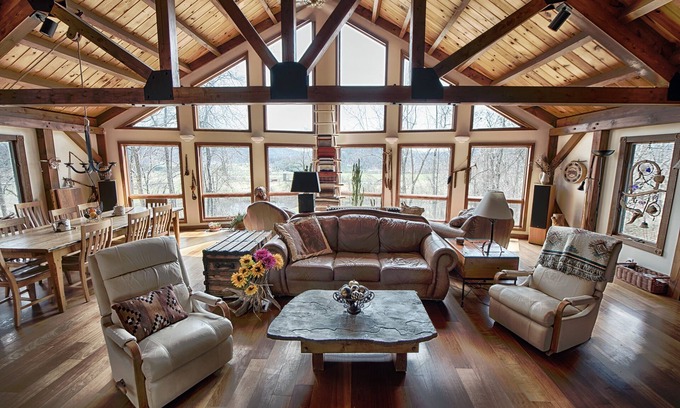 Etlan House | Spectacular Spirit Dancer 4 bedrooms, 1 den w/bed, Luxurious on 60 private acres