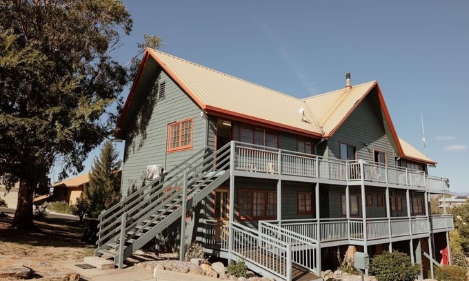 East Jindabyne Apartment | Spectacular views over Lake Jindabyne and the Snowy Mountains.