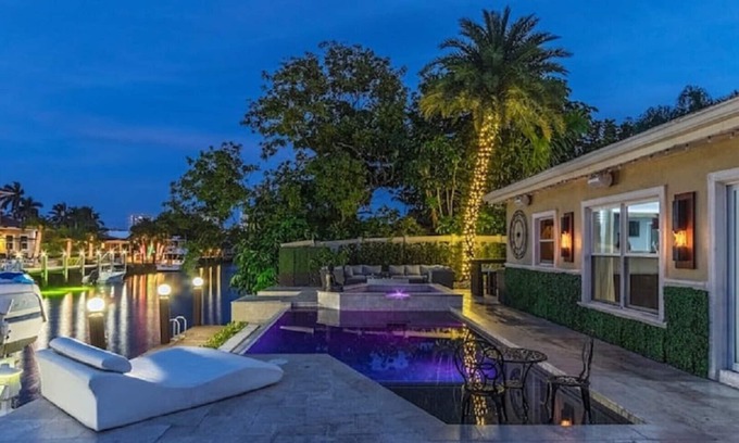 Pompano Isles House | Spectacular Waterfront House! Tiki & Heated Pool/Hot Tub