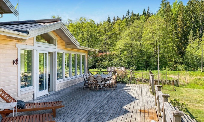 Nashulta House | Spend an unforgettable time in this charming Swedish wooden house by the lake.