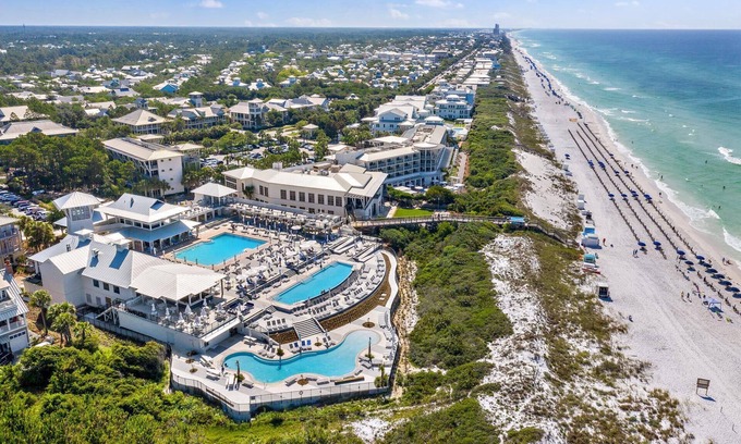 Beach District Condo | Spend Fall by the Beach! Beach District - Beachside! Close to it all! Screened-in Porch!