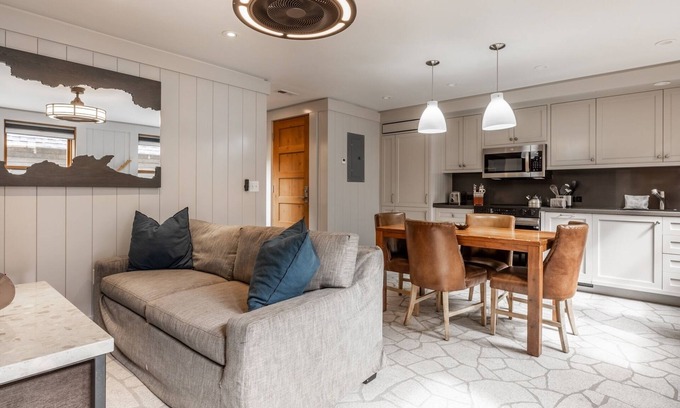Homewood Cottage | Spend Summer at North Lake Tahoe! Cozy Cottage Near Ski Resort and Beach, Ideal for Couples