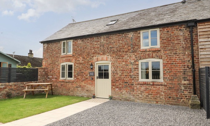 Storwood Cottage | SPINDLE COTTAGE, family friendly, with open fire in Seaton Ross