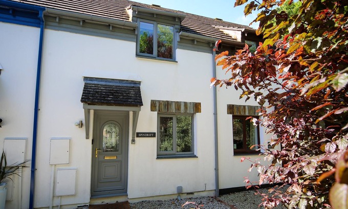 Treator House | SPINDRIFT, Padstow, peaceful, views, parking - 10min walk to harbour