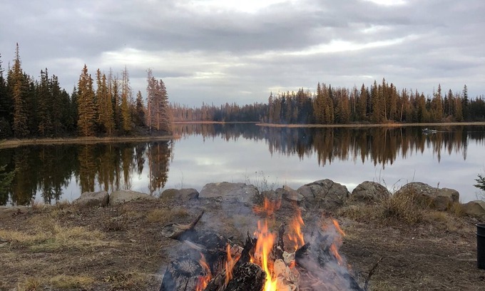 100 Mile House Ski Chalet | Spirit Winds private lakefront Chalet