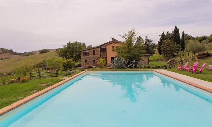 Gallina House | Splendid farmhouse in Val d'Orcia with private swimming pool and sauna