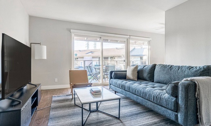 Foster City Apartment | Splendid Foster City 2BR w/Pool, W/D, Gym, near highways, by Blueground