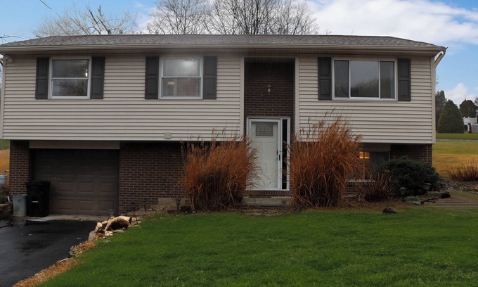 Connellsville House | Splitting The Distance Connellsville