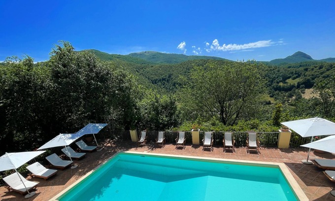 Strettura House | Spoleto Splash Casa Vicolo, a fabulous country cottage sleeps 4/5/wifi/aircon