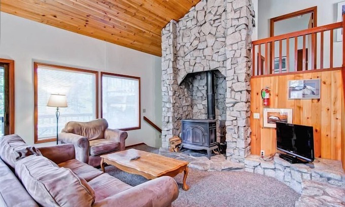 Yosemite West House | Sport Chalet