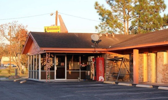 Eagle Lake Hotel | Sportsman Motel