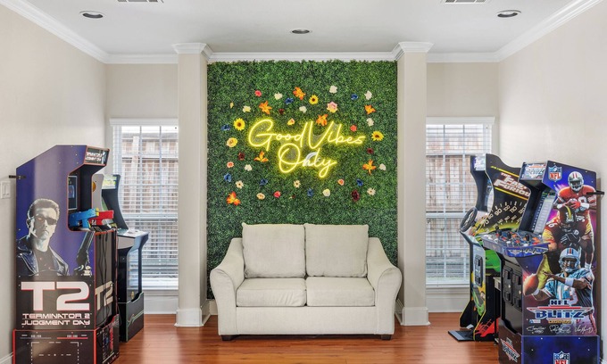 Richardson House | Sprawling 7 Bedroom Home w/Gamerooms