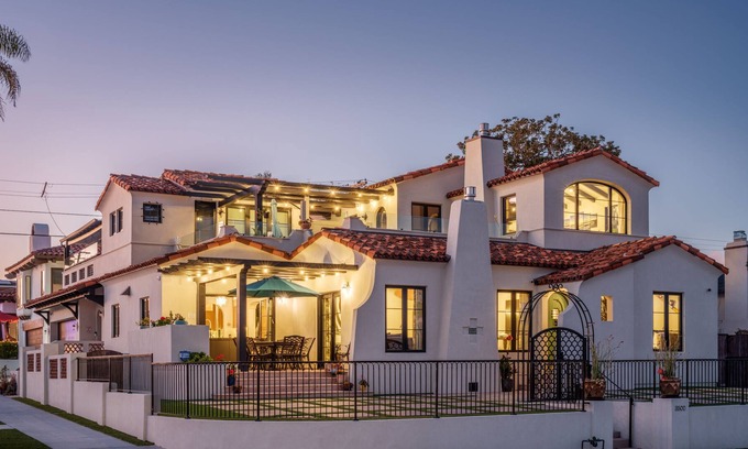 Crown Point House | Sprawling Home | Pool | Hot Tub | Fireplaces | Views