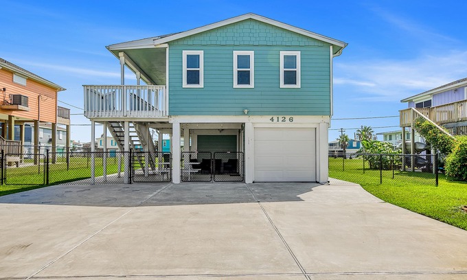 Galveston House | Sprawling island retreat with pool & tennis access - covered patio & grill