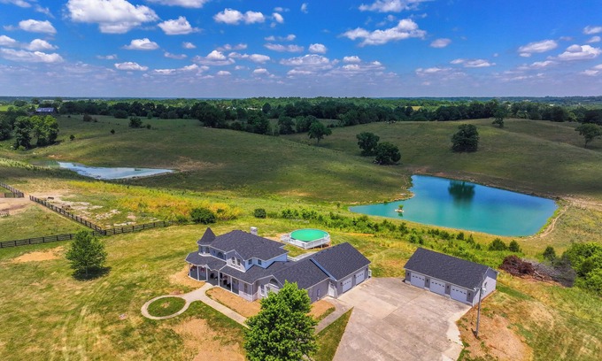 Berry House | Sprawling Kentucky Getaway w/Pool & Hot Tub!