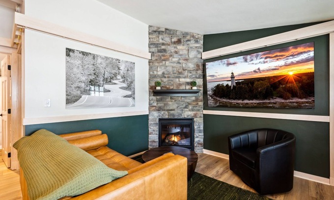 Fish Creek House | Spruce Suite | Downtown Fish Creek~Dog-friendly