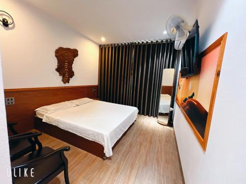 Bac Ha Bed & Breakfast | square Homestay & coffee