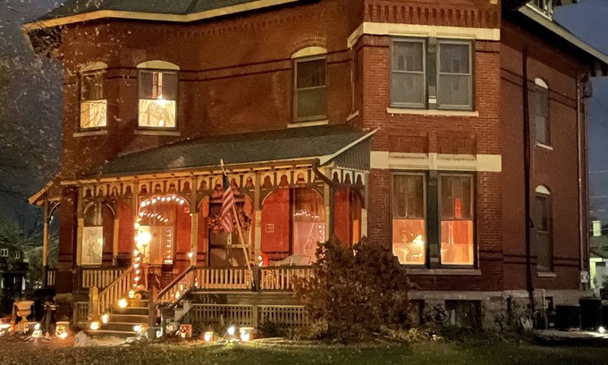 Maquoketa Bed & Breakfast | Squiers Manor B&B