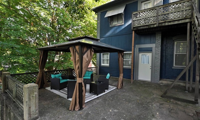 Atchison Apartment | Sr Pilot Earhart Hangar Suite; 2 br K &Q, 1 Ba