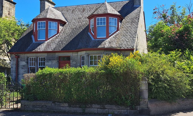St. Andrews House | St Andrews house and garden 1km to golf